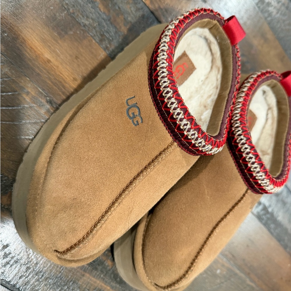 UGG Women’s Tazz Platform - Size 5